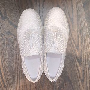 Vince size 8 white snake skinned sneakers